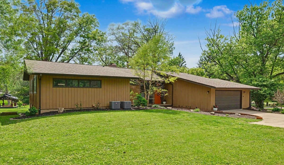 1010 Parkview Drive, Mahomet, IL 61853