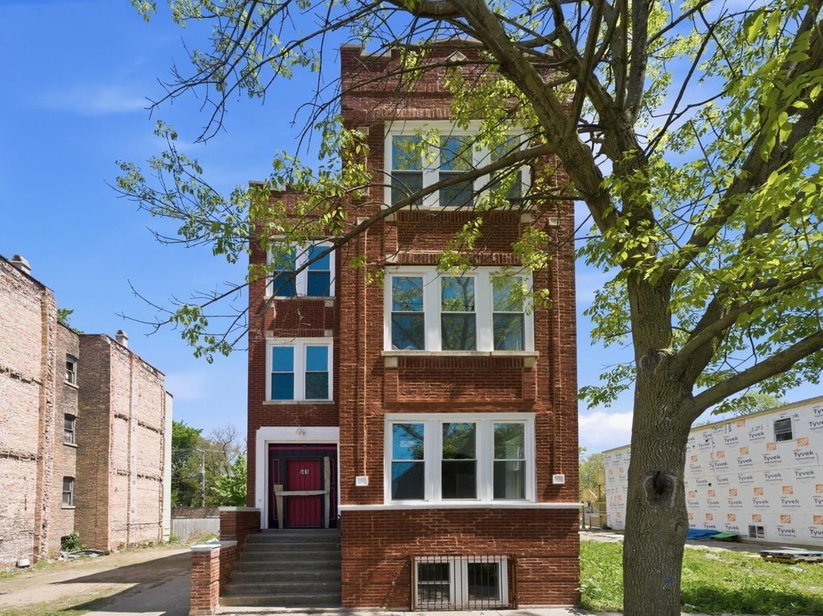 541 Lawndale Avenue, Chicago, IL 60624