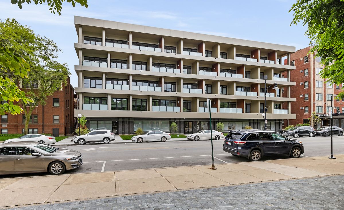 835 Lake Street, Oak Park, IL 60301