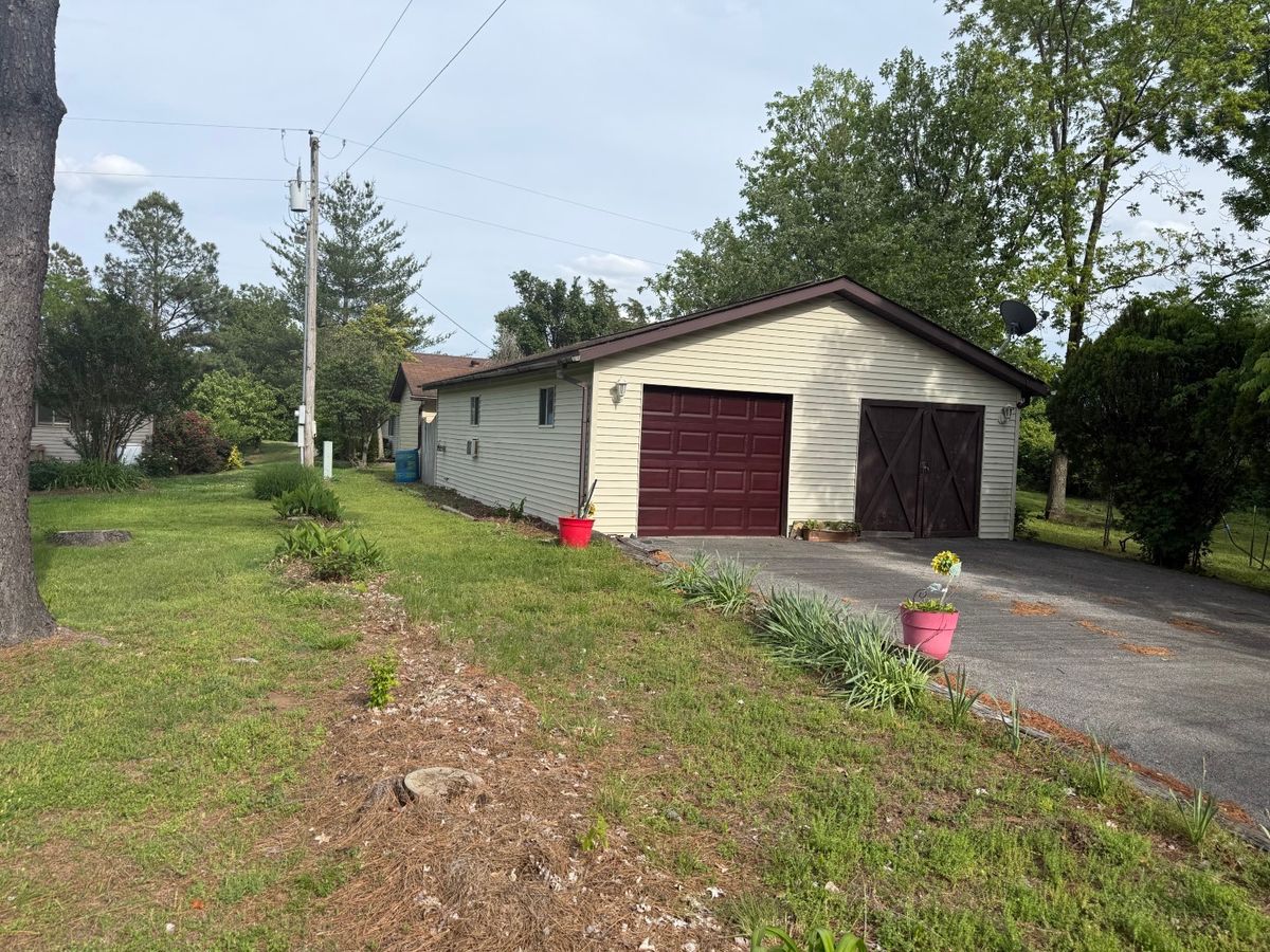 1388 Morning Glory Road, Carbondale, IL 62902