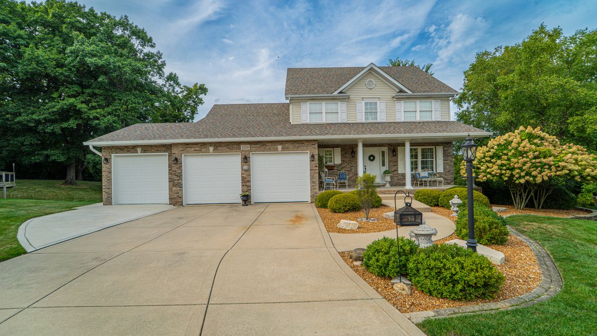 1205 Waterside Lane, Crown Point, IN 46307