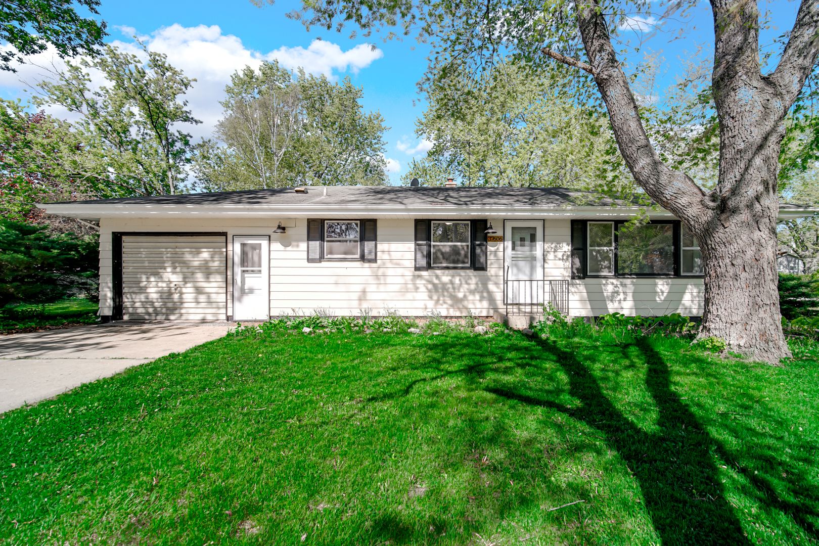 37606 N Geraghty Avenue — Beach Park, IL 60087