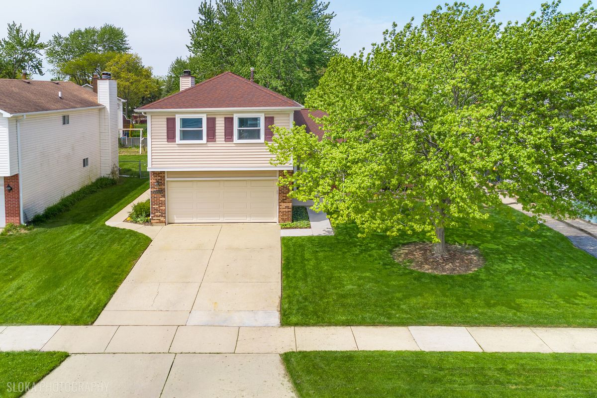 1291 Big Horn Trail, Carol Stream, IL 60188