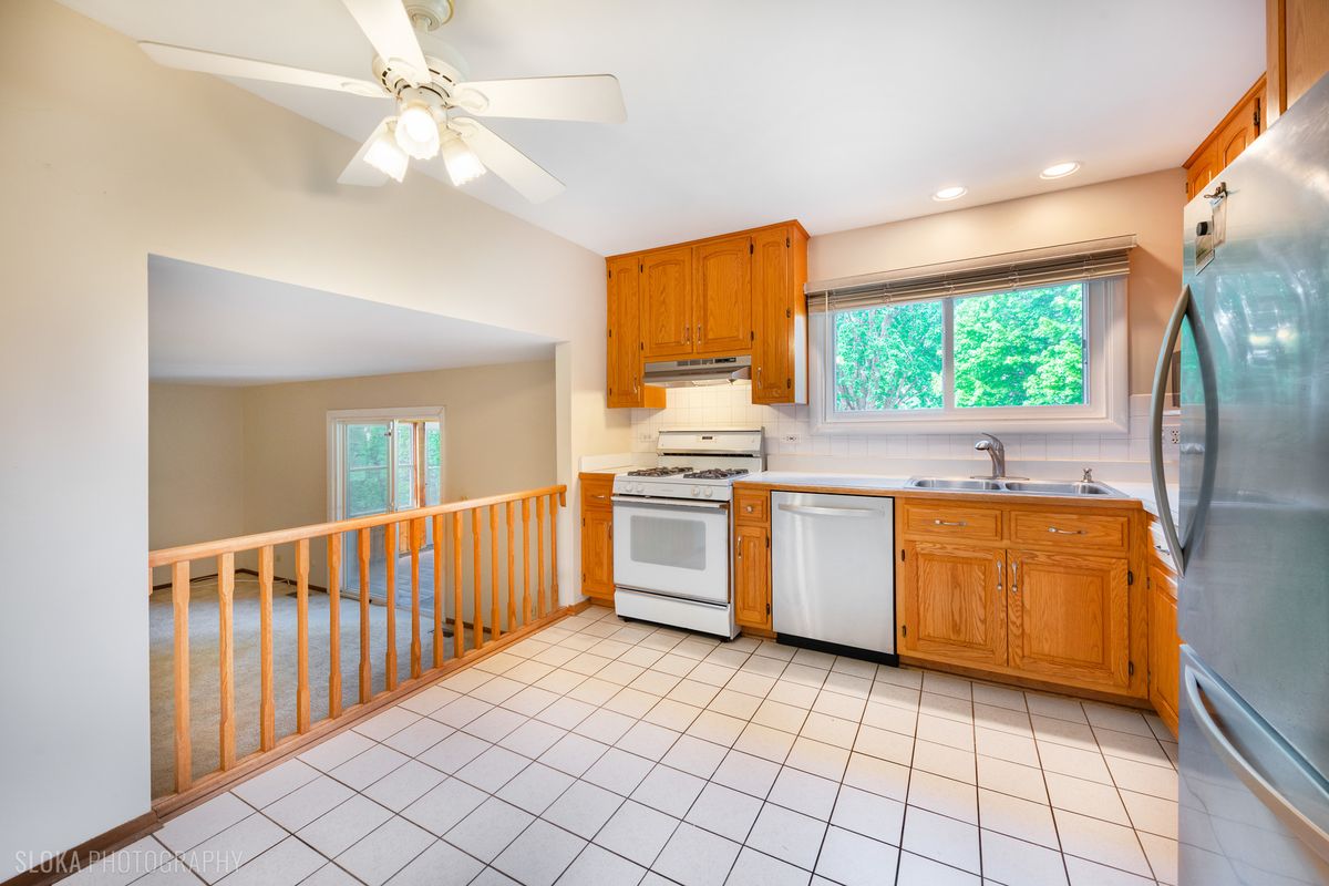 1291 Big Horn Trail, Carol Stream, IL 60188