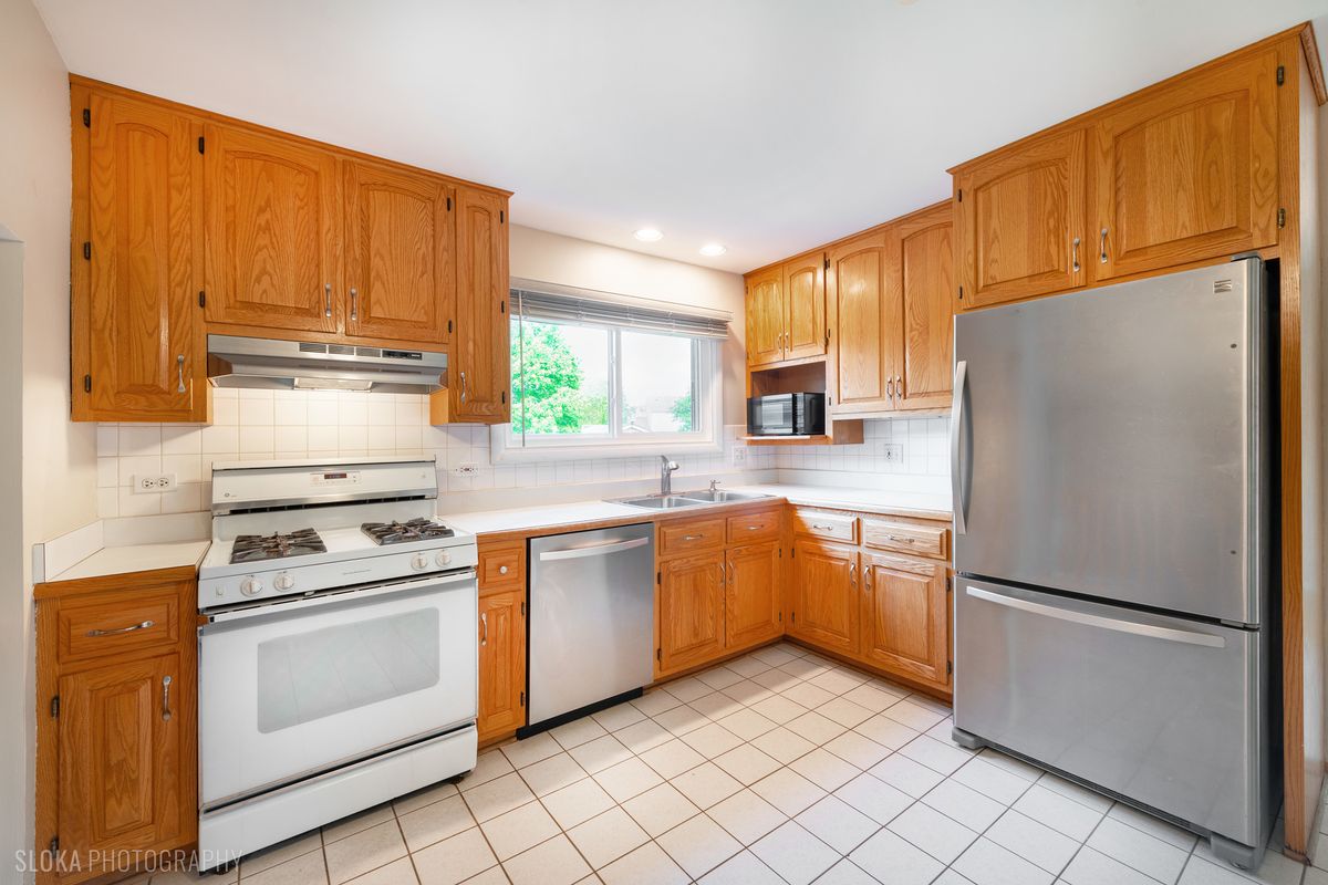 1291 Big Horn Trail, Carol Stream, IL 60188