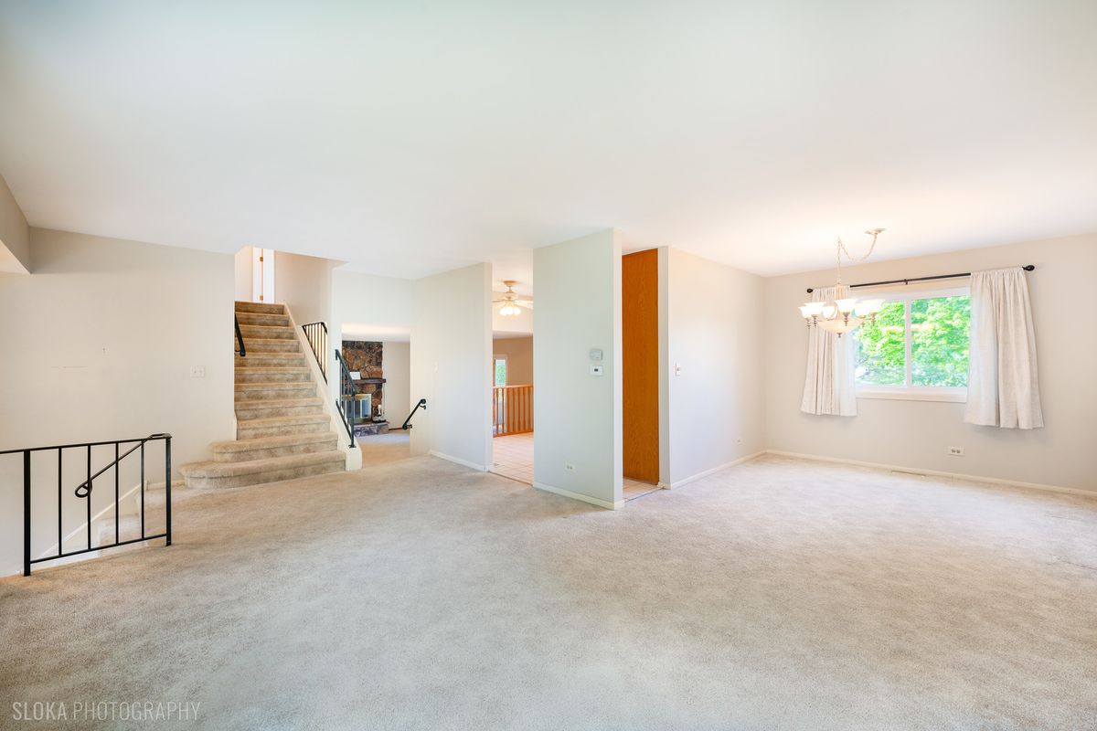 1291 Big Horn Trail, Carol Stream, IL 60188