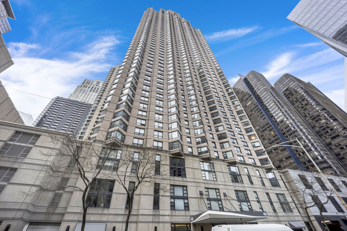 401 Ontario Street, Chicago, IL 60611