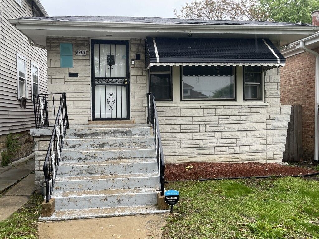8907 Parnell Avenue, Chicago, IL 60620