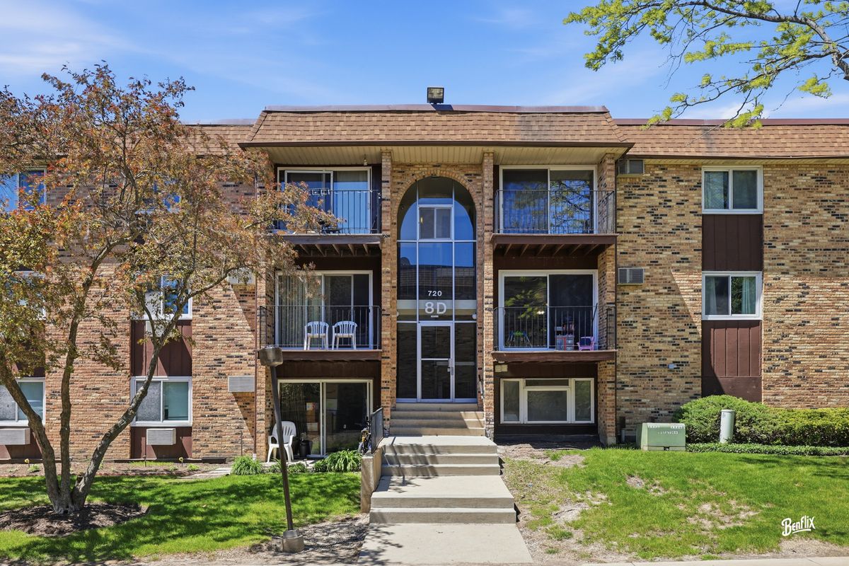 720 Hill Drive, Hoffman Estates, IL 60169