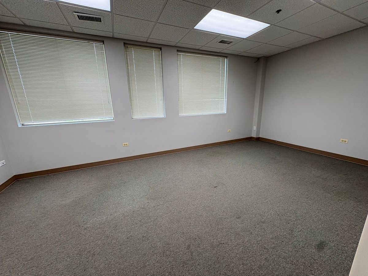 480 E Roosevelt Road, West Chicago, IL 60185