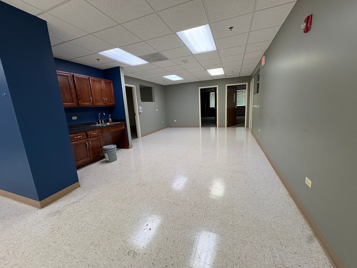 480 E Roosevelt Road, West Chicago, IL 60185