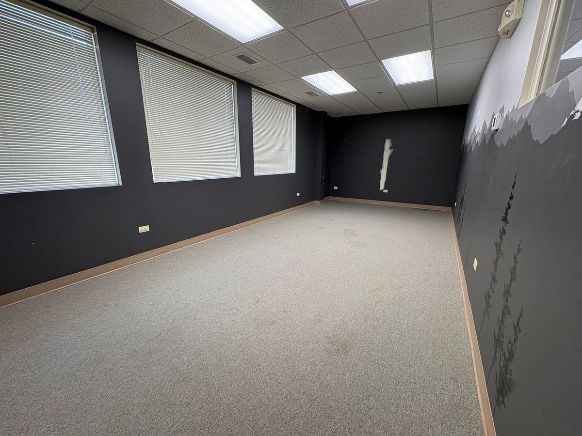 480 E Roosevelt Road, West Chicago, IL 60185
