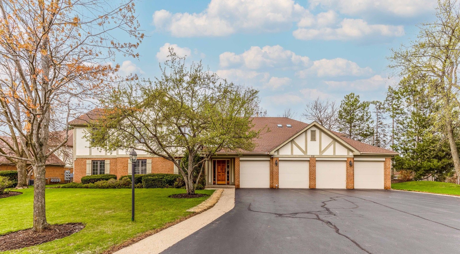 930 Ivy Lane #D — Deerfield, IL 60015
