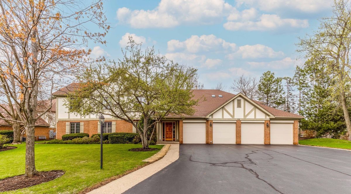 930 Ivy Lane, Deerfield, IL 60015