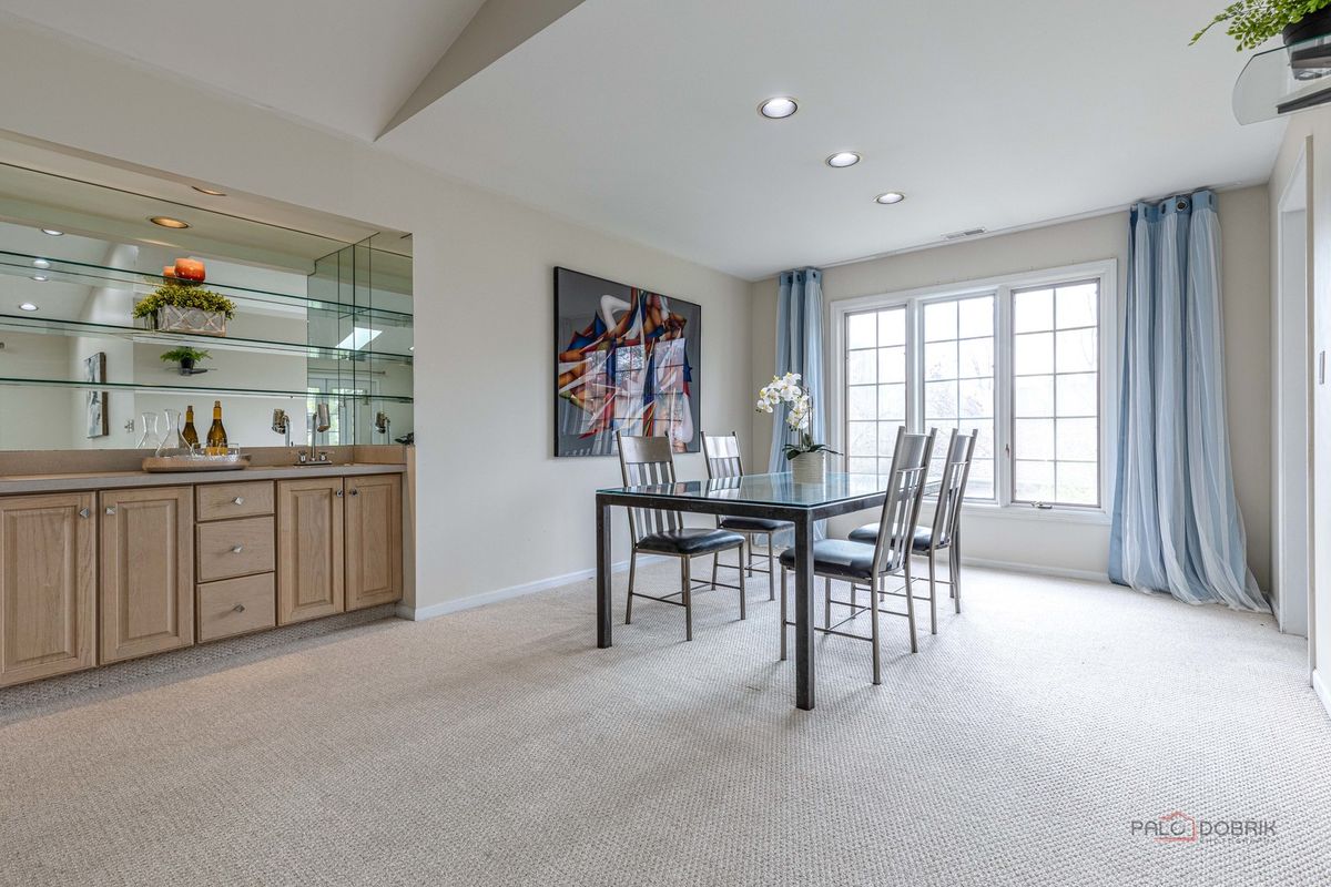 930 Ivy Lane #D, Deerfield, IL 60015