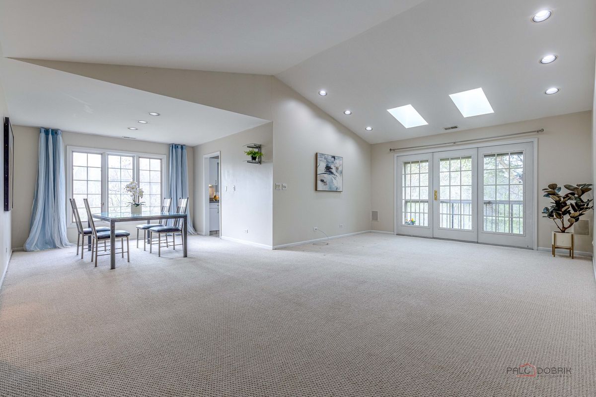 930 Ivy Lane #D, Deerfield, IL 60015