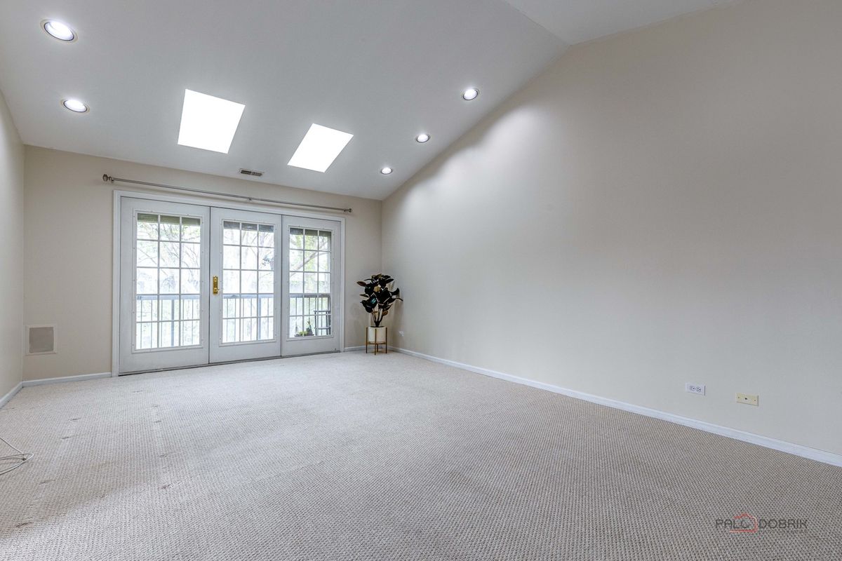 930 Ivy Lane #D, Deerfield, IL 60015
