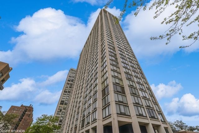 5445 N Sheridan Road #306 — Chicago, IL 60640