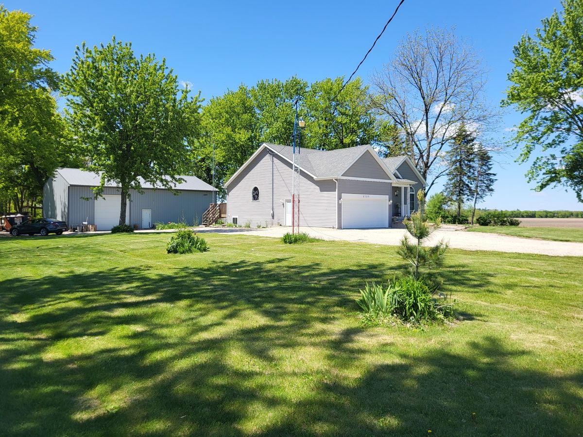 4509 Island Road, Harvard, IL 60033