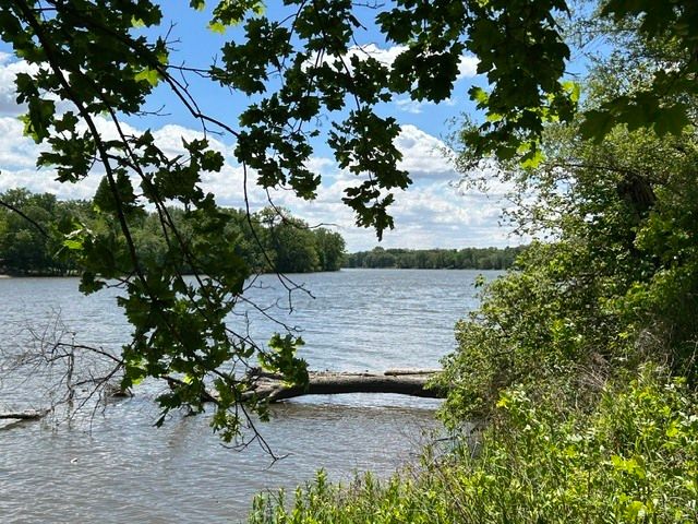 33709 S West River Road, Wilmington, IL 60481