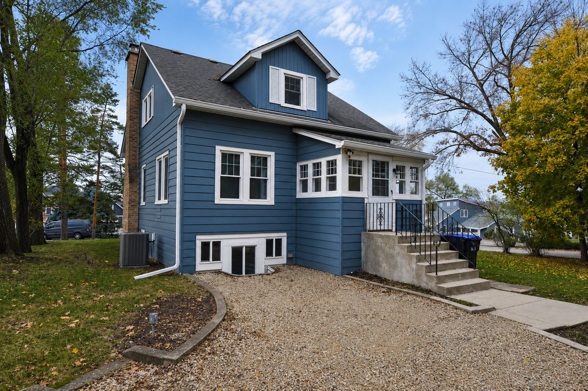 3916 Lake Shore Drive, Wonder Lake, IL 60097