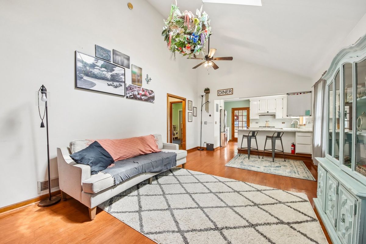117 E 55th Street, Westmont, IL 60559