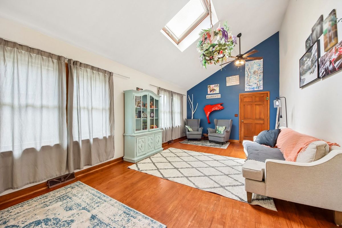 117 E 55th Street, Westmont, IL 60559