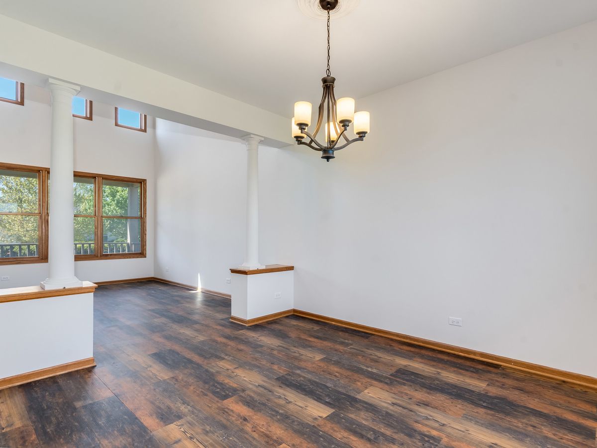 521 Ridgewood Drive, Antioch, IL 60002