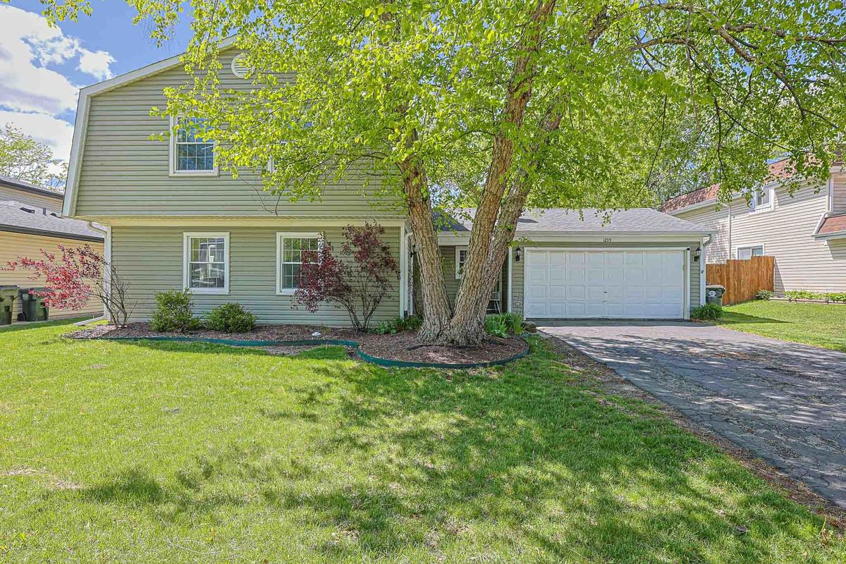 1299 W New Britton Drive, Hoffman Estates, IL 60192