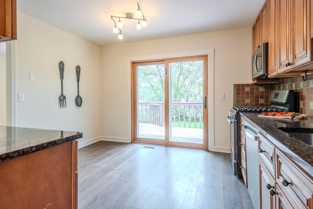 10 Cumberland Court, Cary, IL 60013