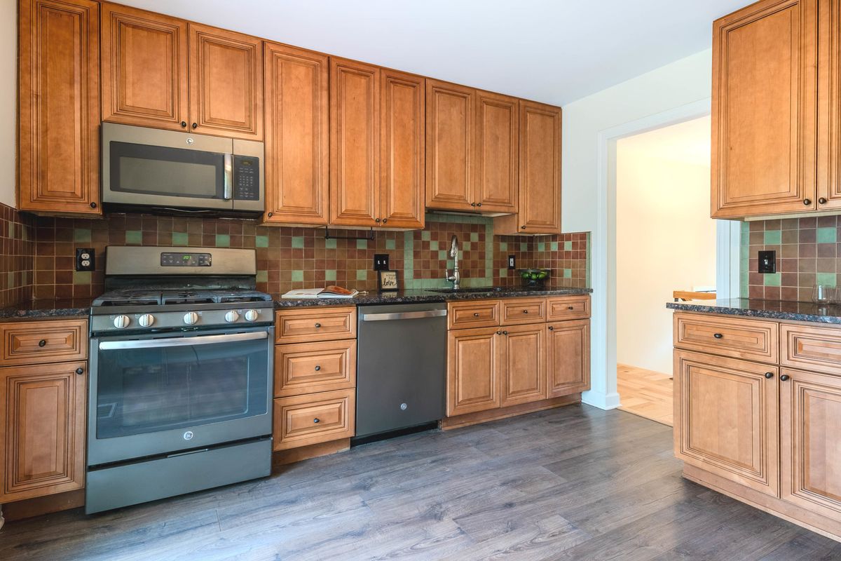 10 Cumberland Court, Cary, IL 60013