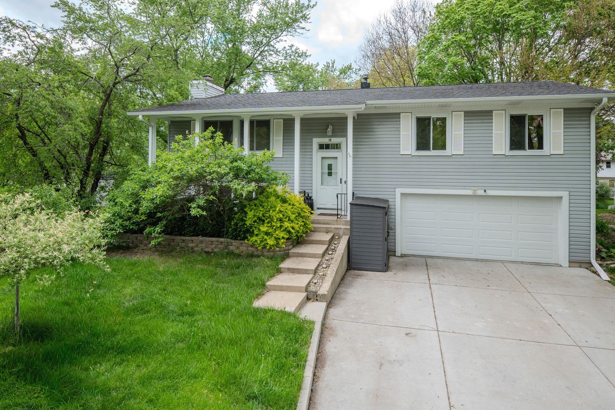 10 Cumberland Court, Cary, IL 60013