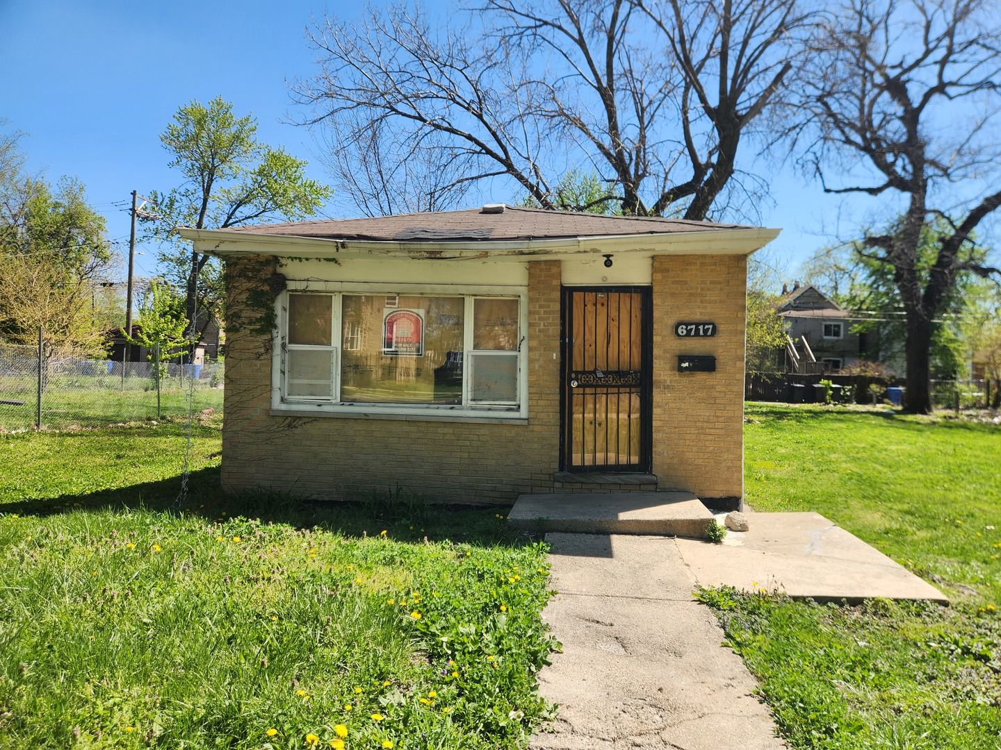 6717 S Rhodes Avenue — Chicago, IL 60637