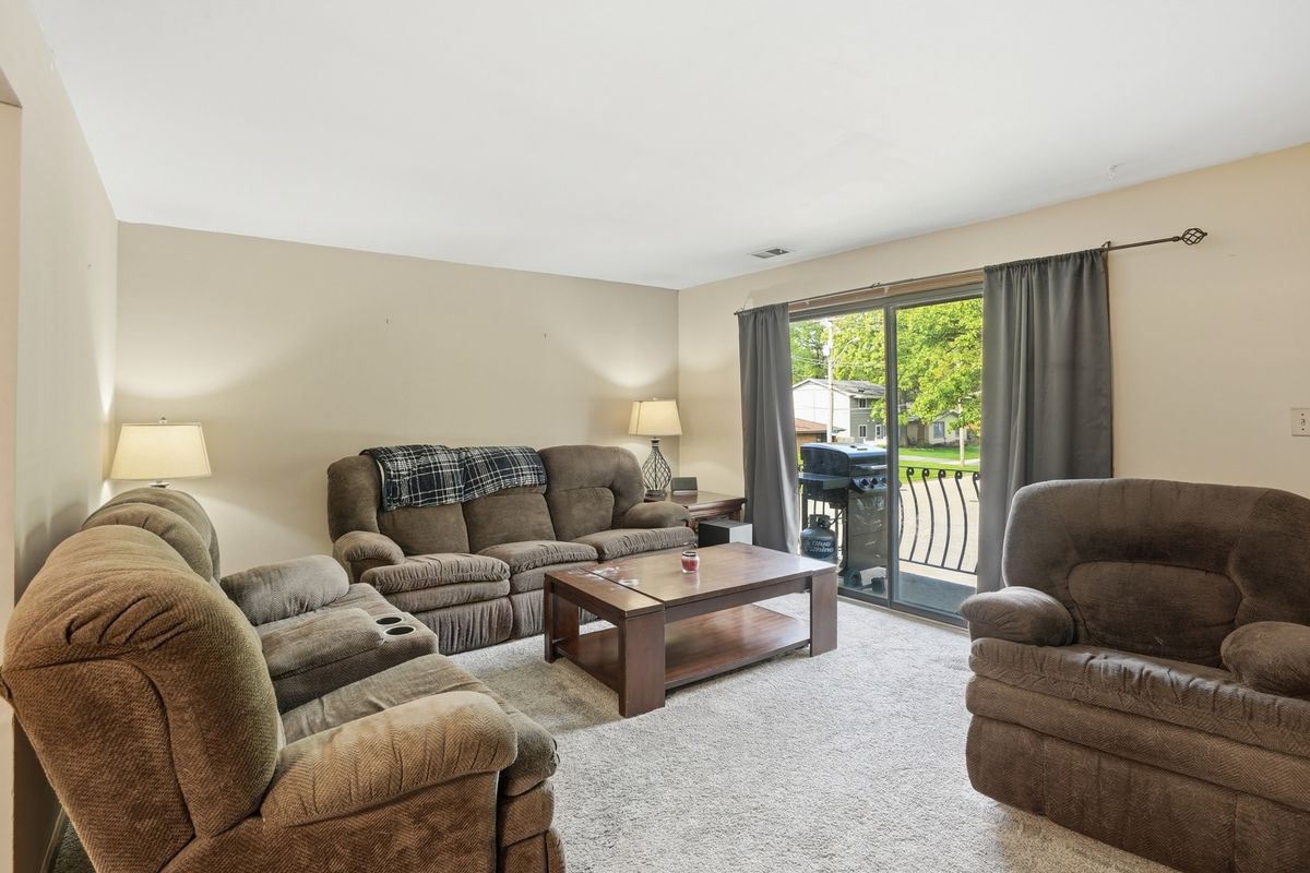 14457 Lamon Avenue #2S, Midlothian, IL 60445
