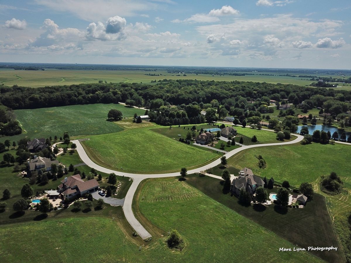 #11 Derek Drive, Elburn, IL 60119