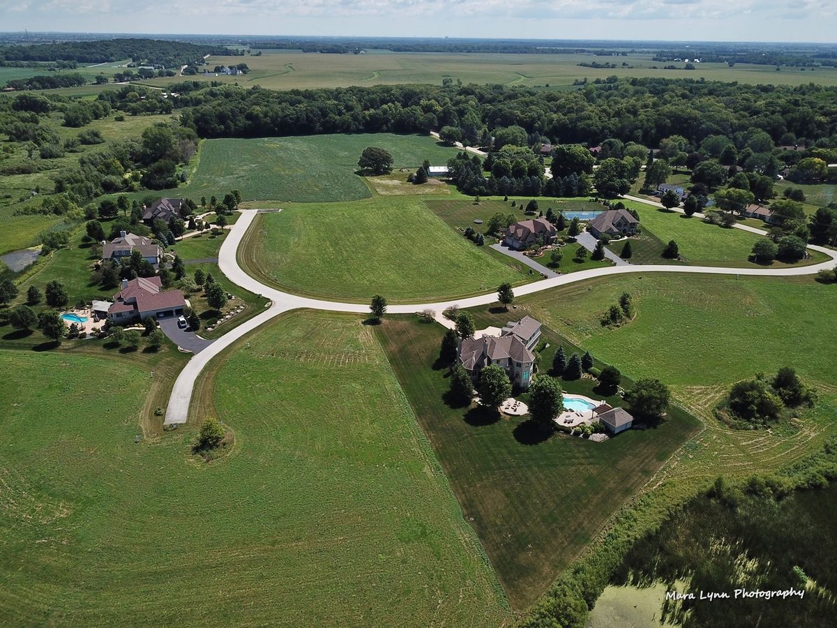 #11 Derek Drive, Elburn, IL 60119