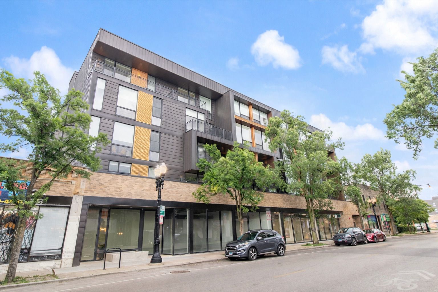 4513 N CLARK Street #411 — Chicago, IL 60640