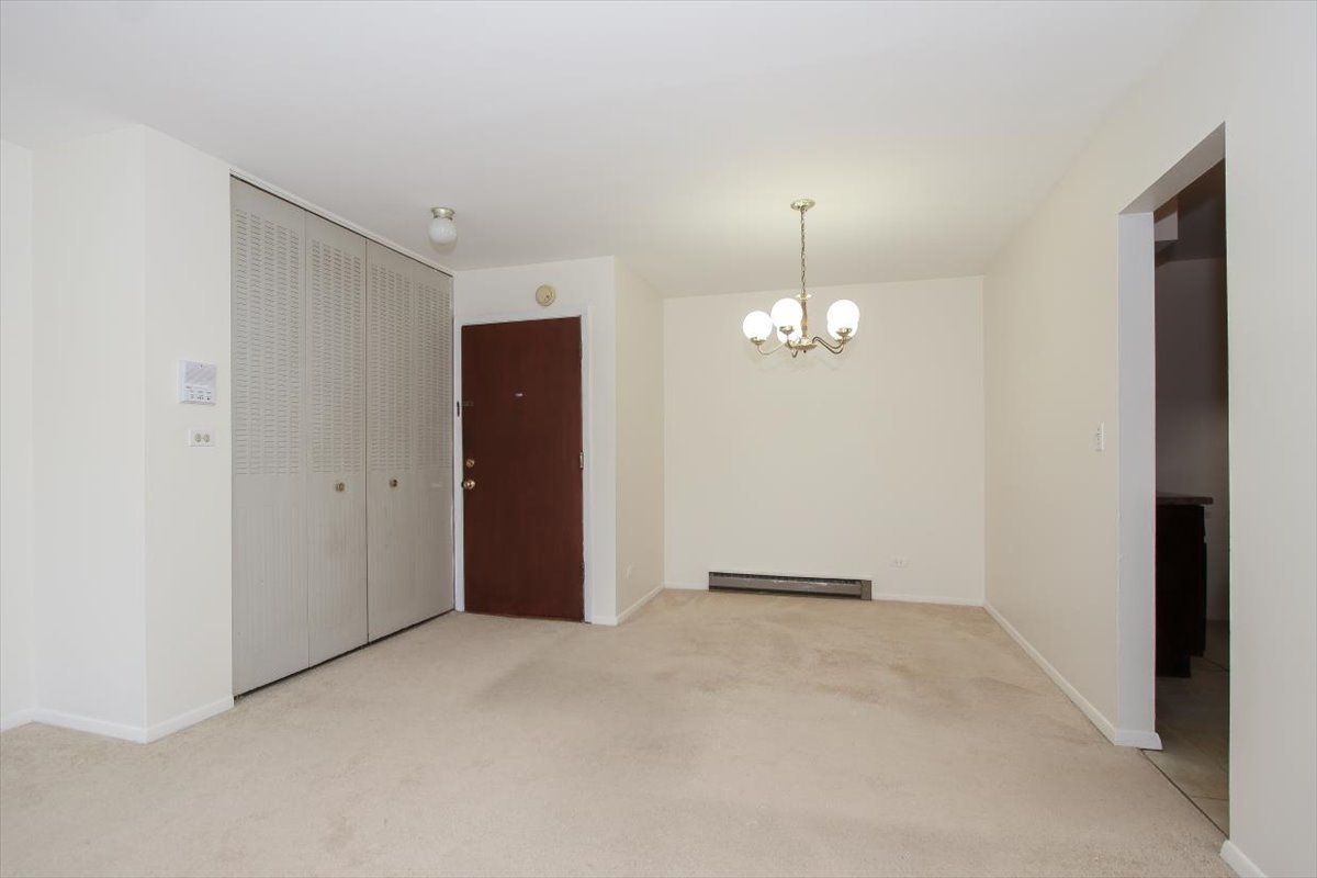 834 E Old Willow Road #209, Prospect Heights, IL 60070