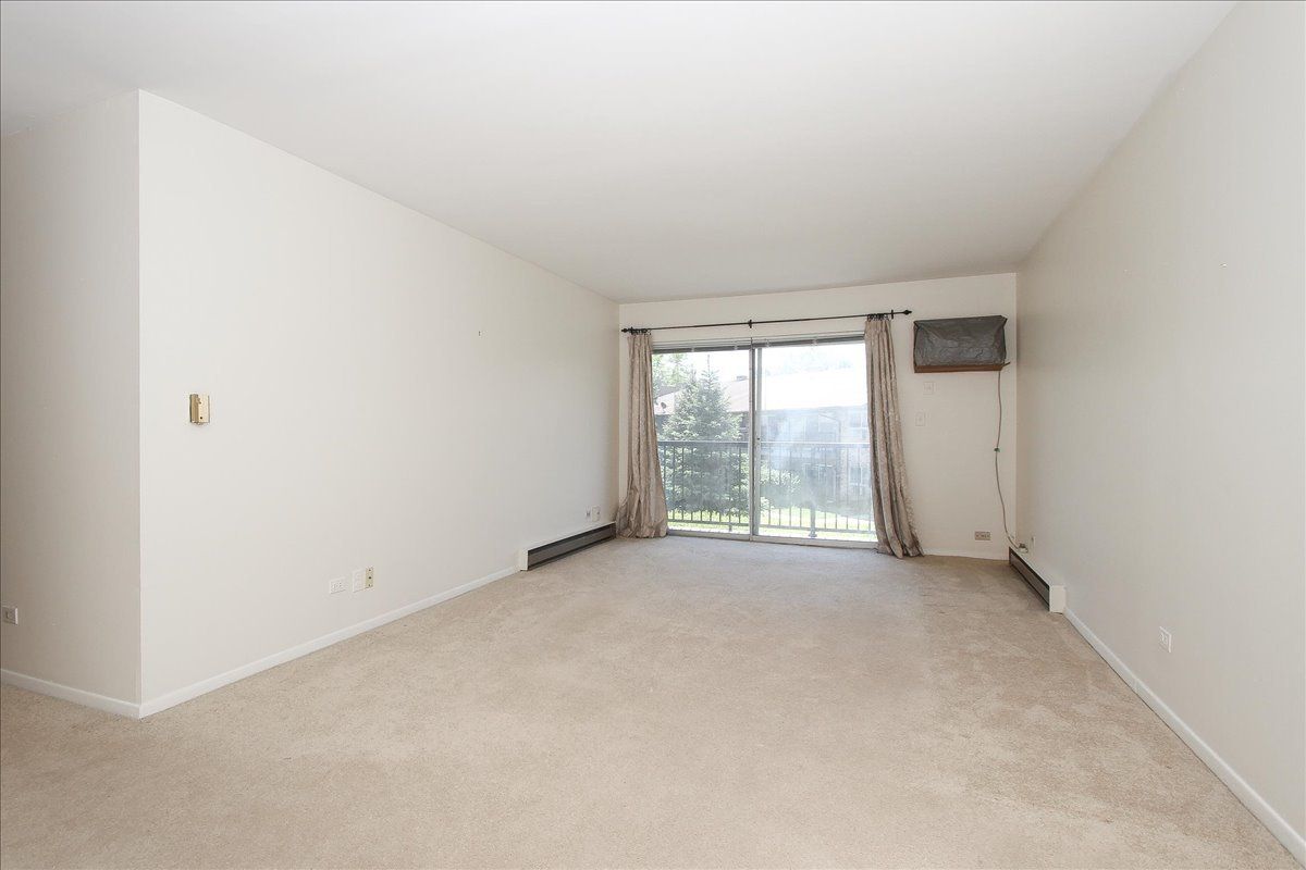 834 E Old Willow Road #209, Prospect Heights, IL 60070