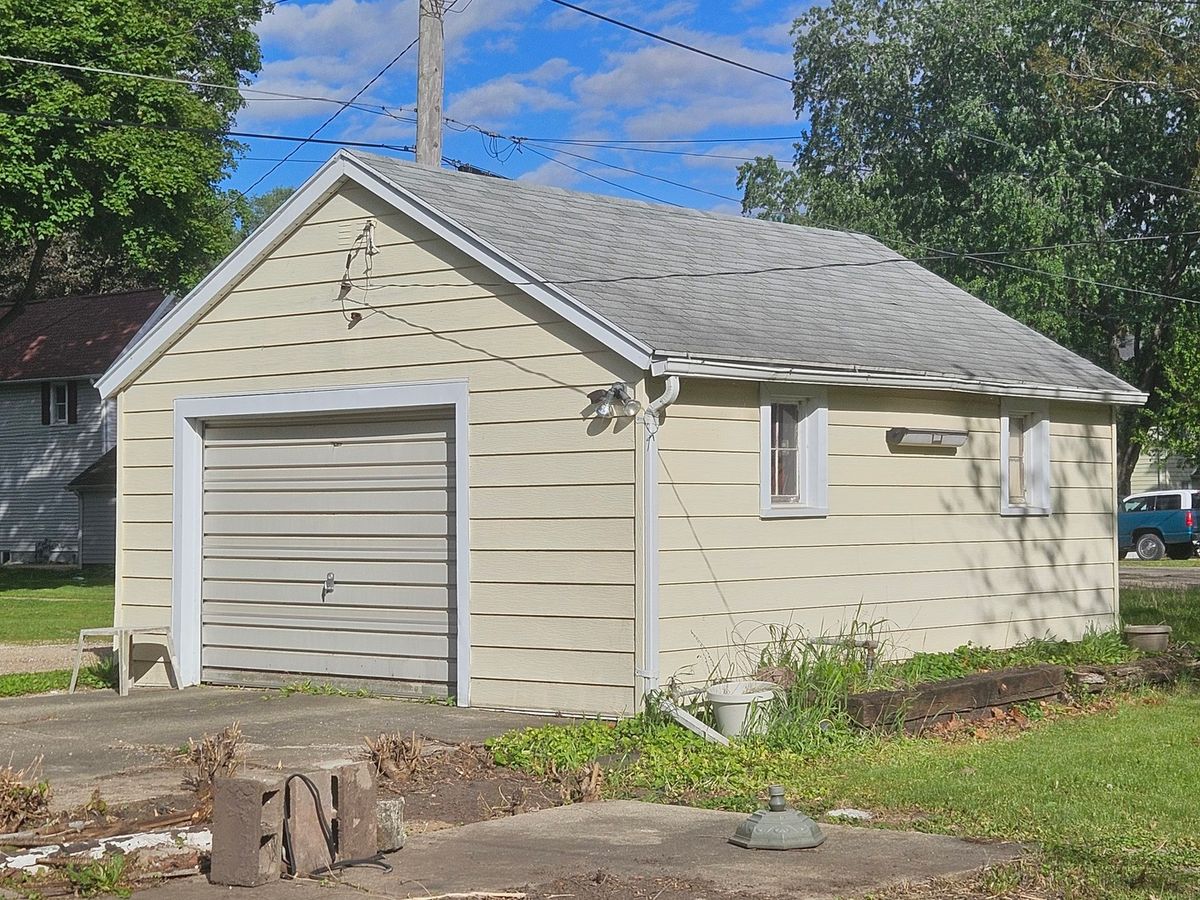 407 4th Avenue, Rock Falls, IL 61071