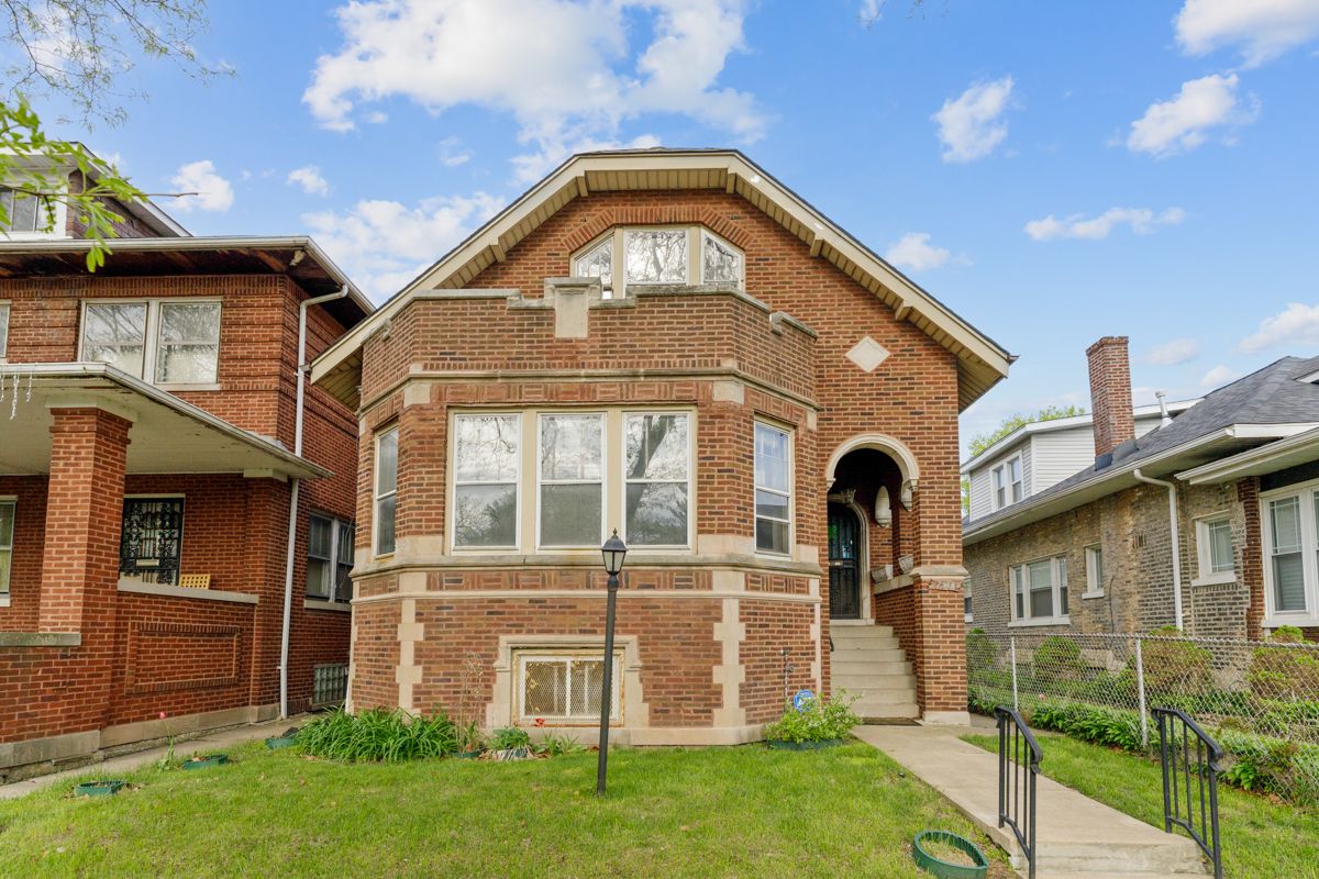 7544 Ridgeland Avenue, Chicago, IL 60649