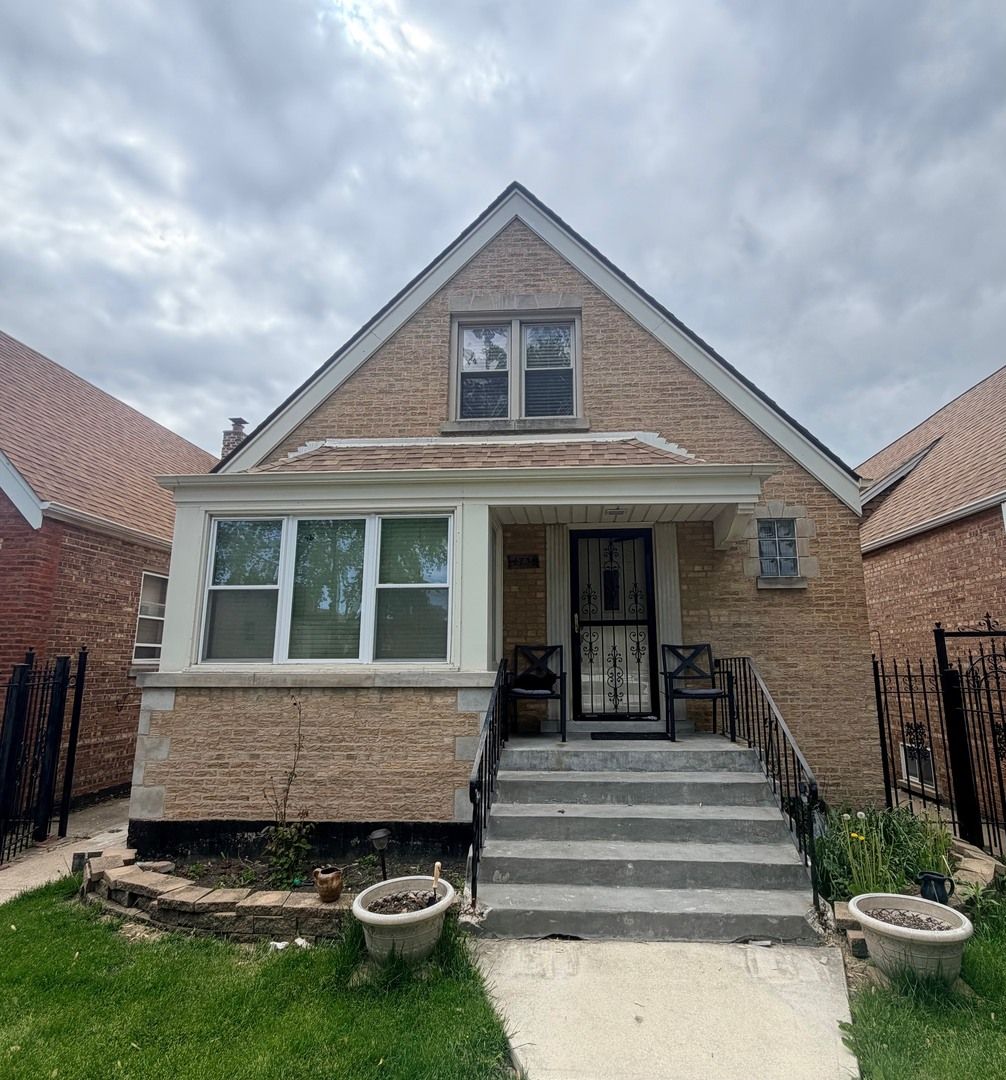 4736 Campbell Avenue, Chicago, IL 60632