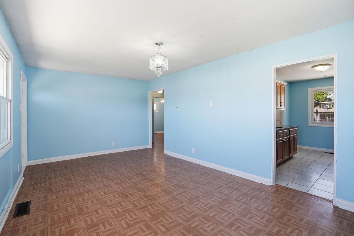 17044 Burnham Avenue, Lansing, IL 60438