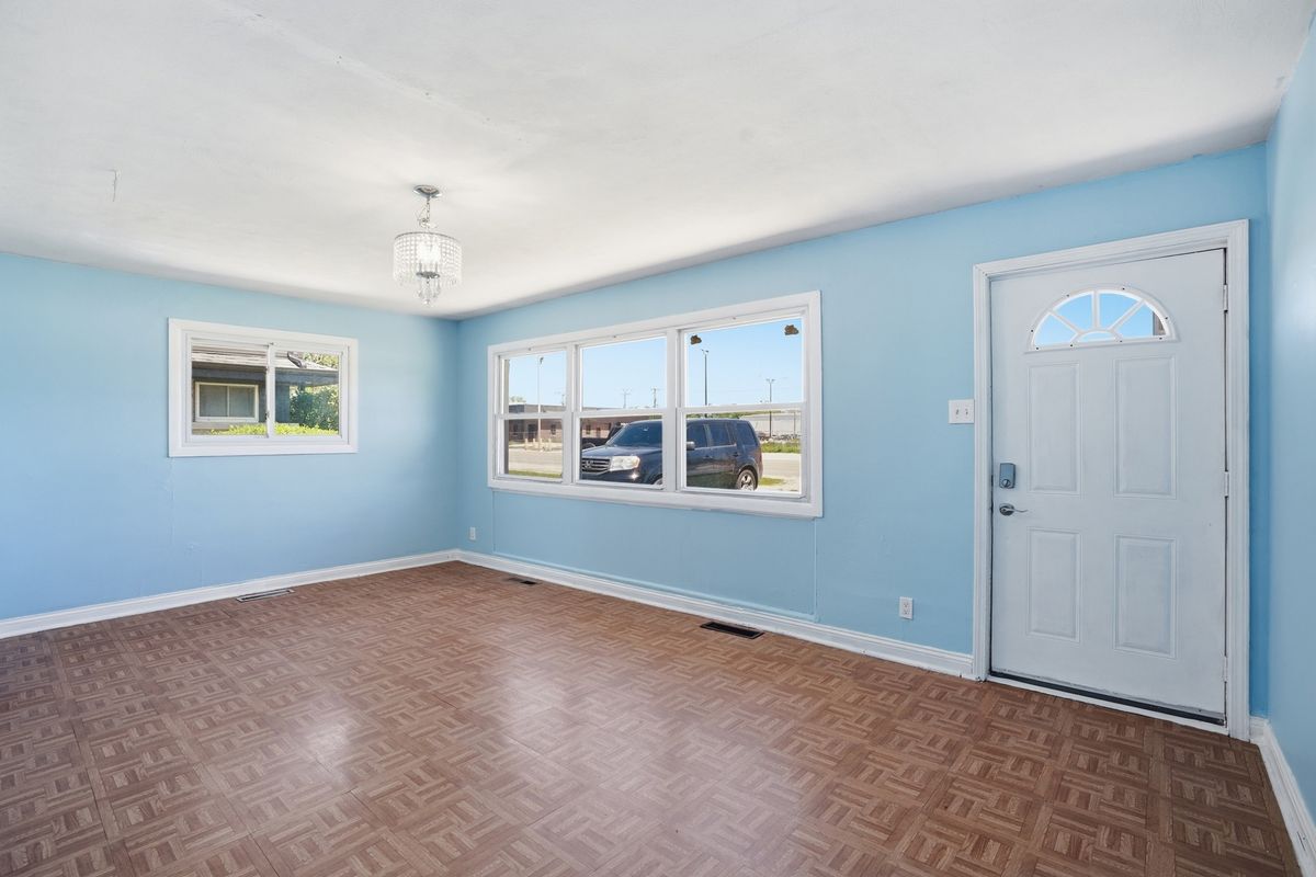 17044 Burnham Avenue, Lansing, IL 60438