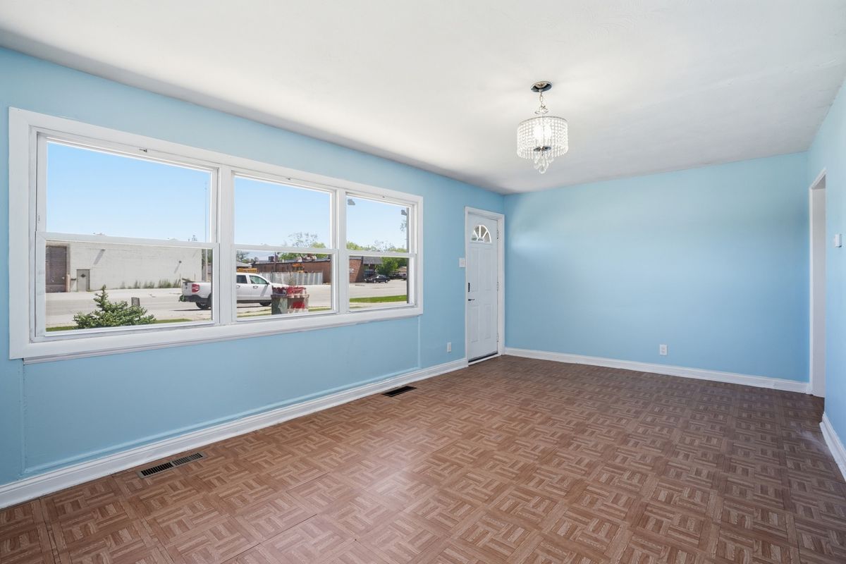 17044 Burnham Avenue, Lansing, IL 60438
