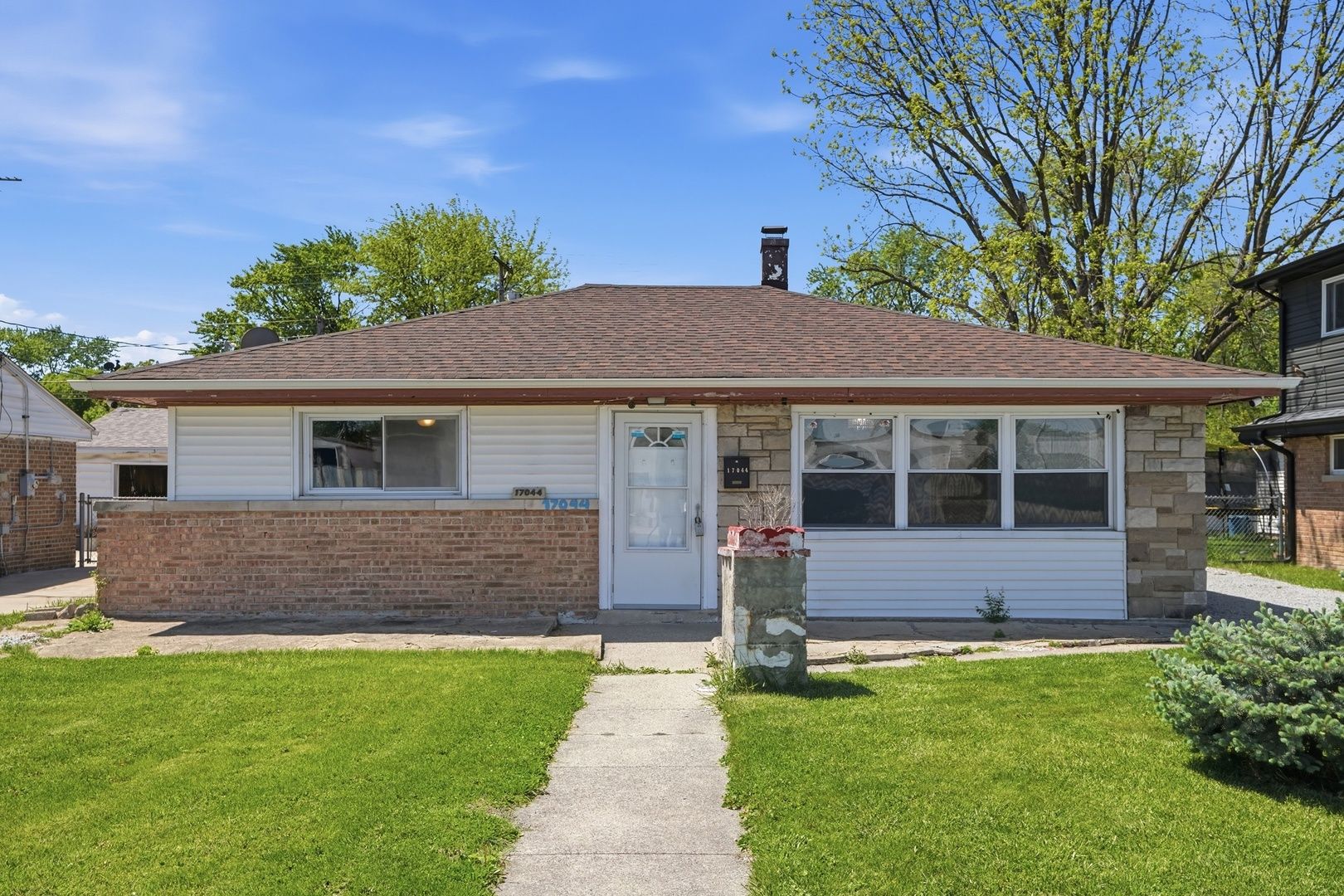 17044 Burnham Avenue — Lansing, IL 60438