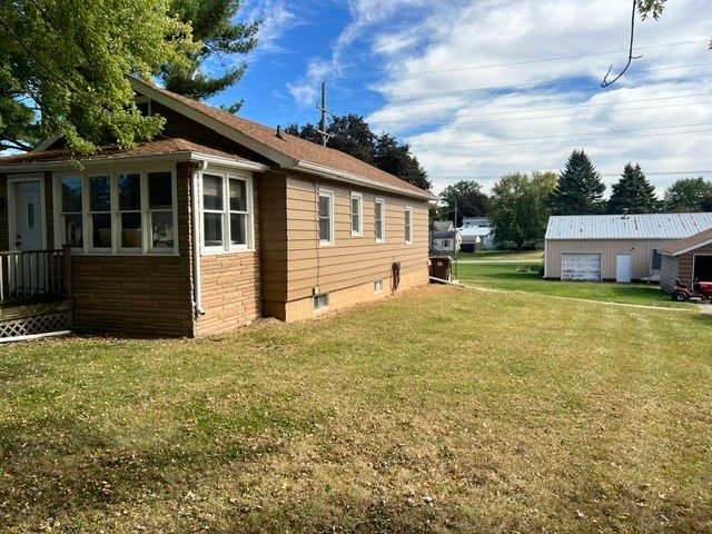 913 S 15th Avenue, Freeport, IL 61032