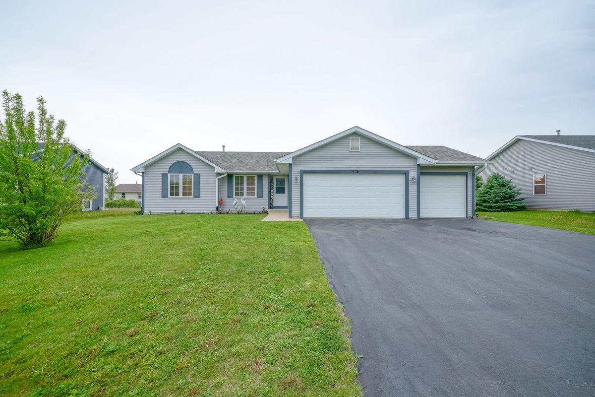 192 Prairie Moon Drive, Davis Junction, IL 61020