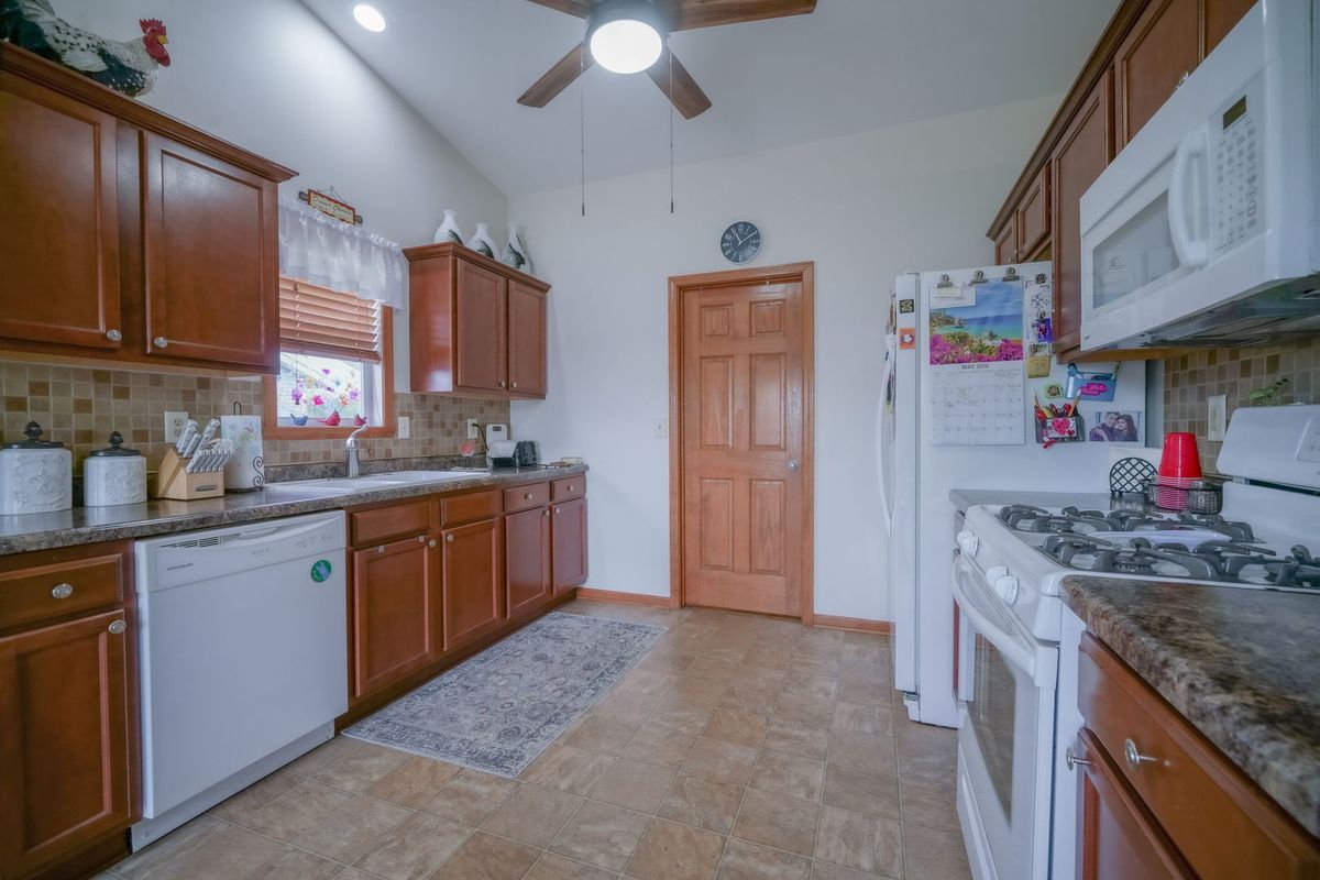 192 Prairie Moon Drive, Davis Junction, IL 61020