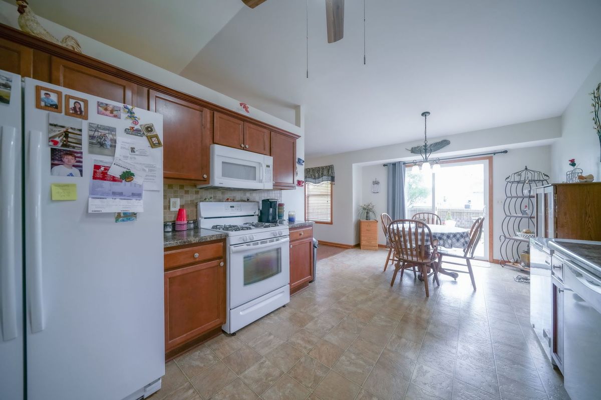 192 Prairie Moon Drive, Davis Junction, IL 61020